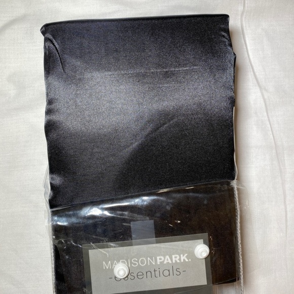 MADISON‎ Park Essentials Polyester Solid Satin pillow case set MPE21-777 - Picture 4 of 4